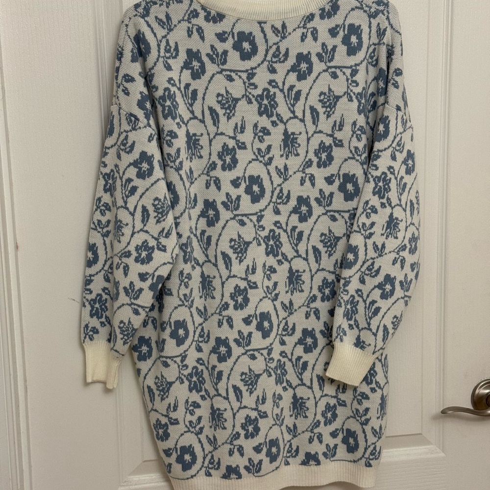 Floral Knit Sweater in Blue and White